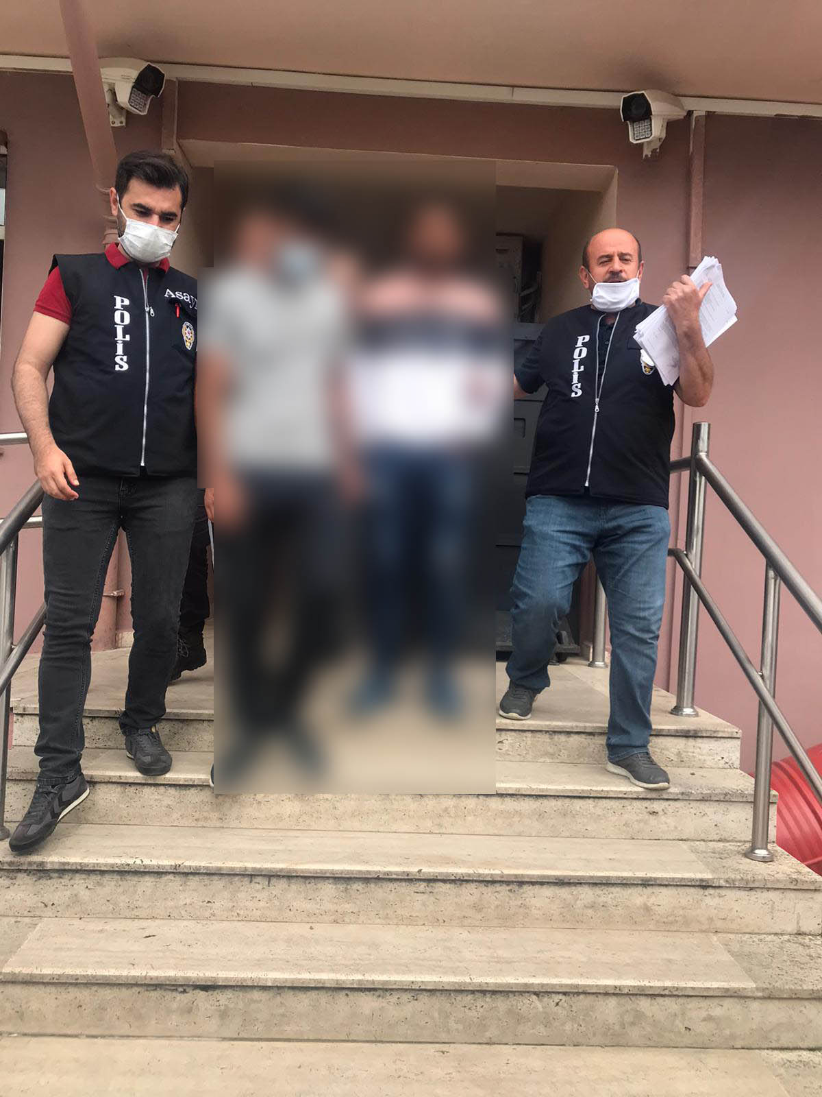 Polisin Elinden Kaçamadılar!